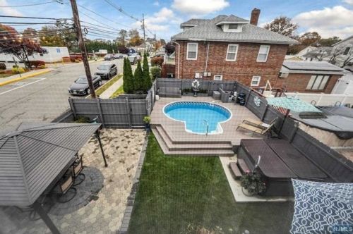 182 12th St, Wood-Ridge NJ  07075-2067 exterior
