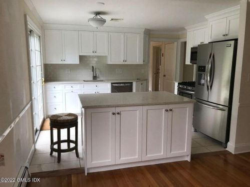 32 Rainbow Dr, Riverside CT  06878-1013 exterior