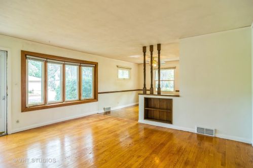 1036 Broadmoor Pl, Bannockburn, IL 60015-2739