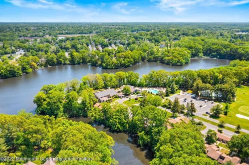 23 Manchester Ct, Tinton Falls NJ 07701-5490 exterior