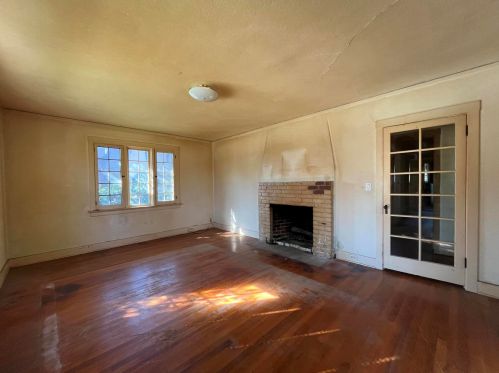 228 Mission St, Santa Barbara, CA 93101-1045