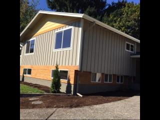 16611 Hoyt St, Portland, OR 97230-5861