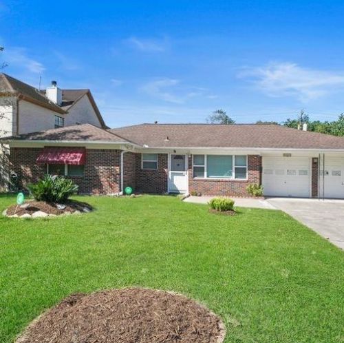 103 Shirleen Dr, Taylor Lake Village, TX 77586-5421