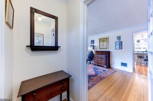 29 Headley Pl, Maplewood, NJ 07040-1111