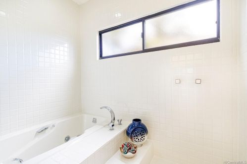 1051 Kamookoa Pl, Honolulu HI  96825-1317 exterior