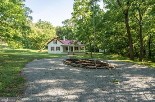 803 Cacapon Rd, Berkeley Springs, WV 25411-4850