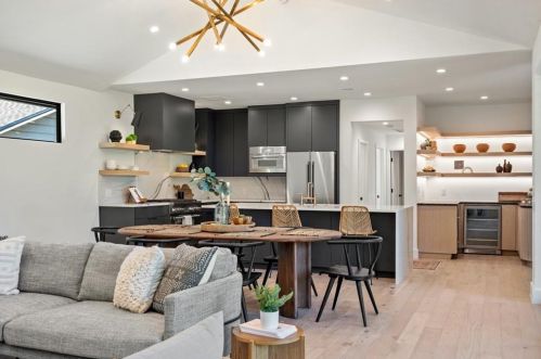 4211 Burney Dr, Austin TX  78731-1207 exterior
