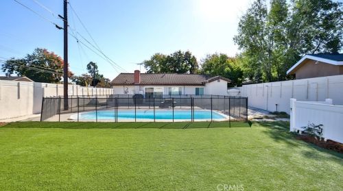 1555 Kimberly Ave, Anaheim CA  92802-2707 exterior