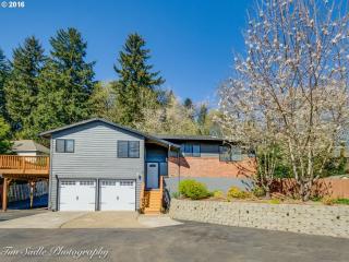 8450 Bachman Dr, Gladstone, OR