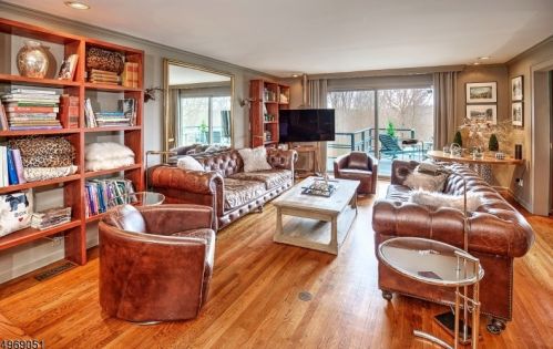 42 Fox Chase Rd, Chester, NJ 07930-2915