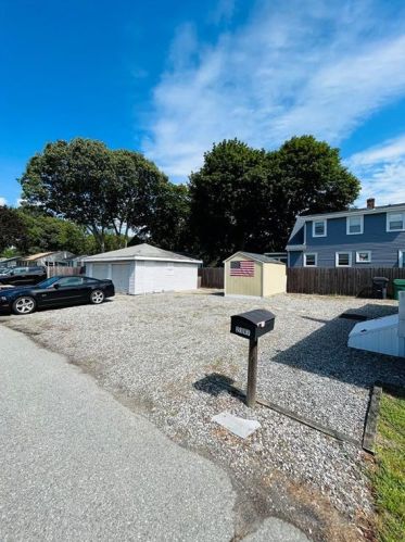 2197 Shore Rd, Warwick, RI 02889-8427