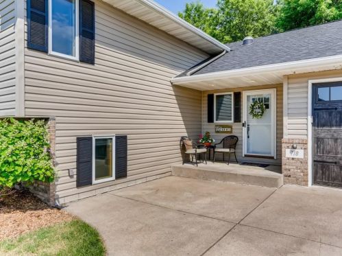 718 Park Dr, Hastings, MN 55033-3819