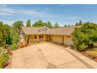 417 8th Cir, Wood Village, OR 97060-1361