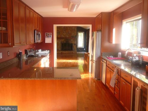 9 Rosecroft Dr, Fredericksburg, VA 22407-2345