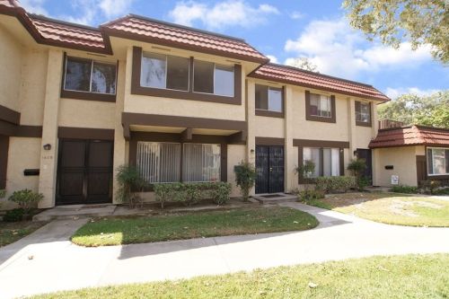 1407 Deerhaven Ln, Anaheim, CA 92801-1305