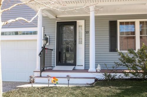10 Crestview Dr, Westerly, RI 02891-2908