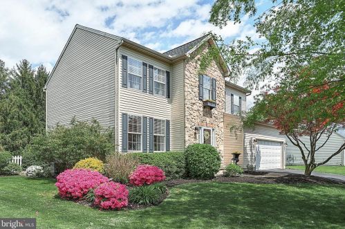 2329 Warwick Rd, York, PA 17408-4388