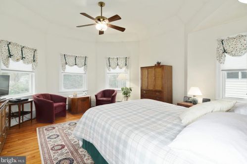 44 Linden Ave, Tavistock NJ 08033-2542 exterior