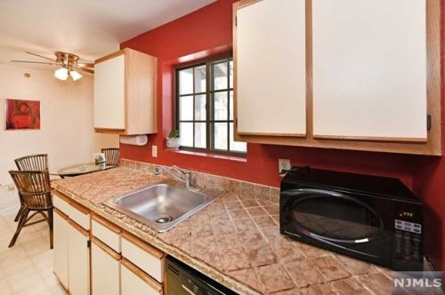 704 Thoreau Ct, Mahwah, NJ 07430-2357