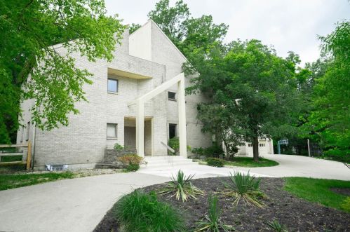 3925 Cooper Rd, Cincinnati, OH 45241-3328
