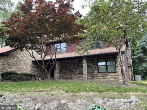 112 Bentley Ln, Lancaster PA  17603-6223 exterior