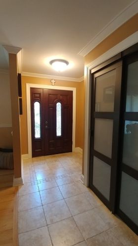 330 Hiawatha Trl, Wood Dale, IL 60191-2405