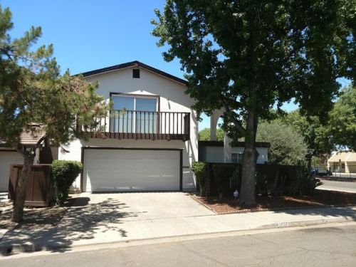 2757 Barcelona Dr, Modesto, CA 95354-3208
