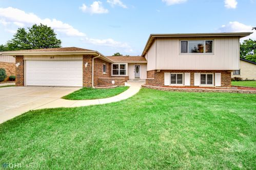 817 Kings Point Dr, Addison IL  60101-1709 exterior