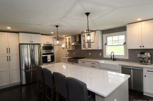 75 Ridge Dale Rd, Upper Stepney CT  06468-1244 exterior
