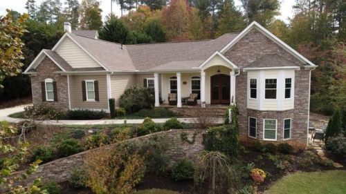 221 Summit Dr, Seneca, SC 29672-2447
