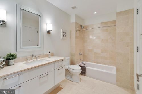 50 16th St, Philadelphia PA  19102-2516 exterior