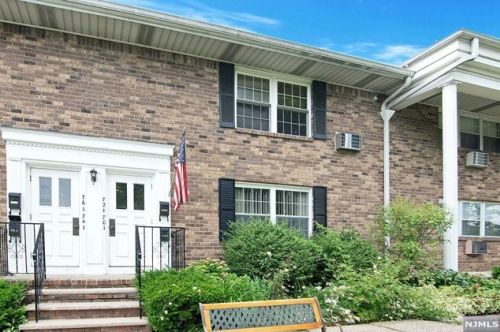 72 Maple St, Teaneck, NJ 07666-3802