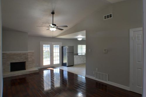 2006 Brentwood Ln, Carrollton TX exterior