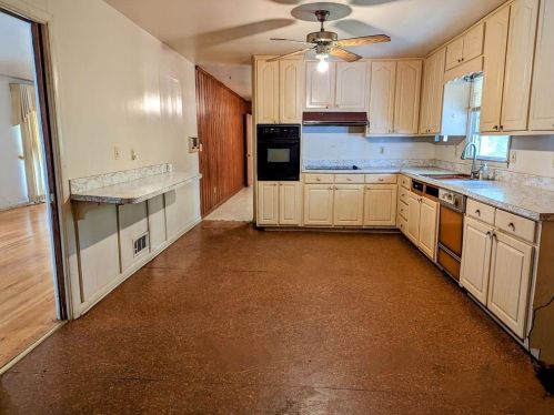 352 Harris Manor Dr, Atlanta GA  30311-2117 exterior