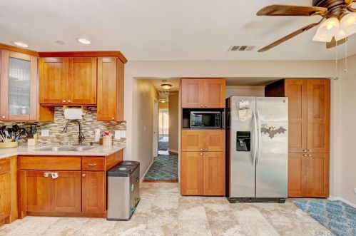 12510 Castle Court Dr, Lakeside, CA 92040-4227