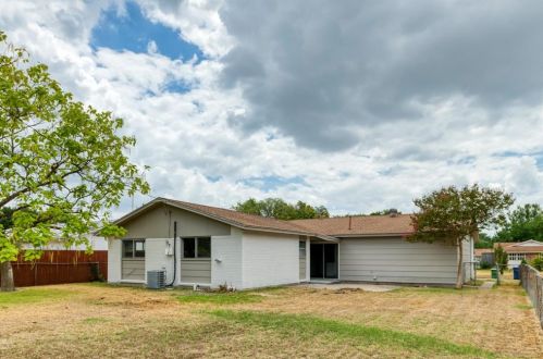 4021 Clemson Dr, Garland TX 75042-5228 exterior