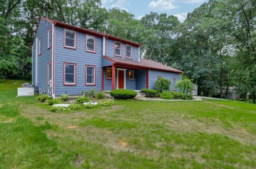 42 Country Ln, Warwick, RI 02886-9106