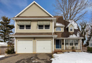 628 Woodland Ave, Brielle, NJ 08730-1825