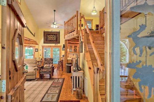 55 Chickasaw Ln, Rabun Gap, GA 30568-3416