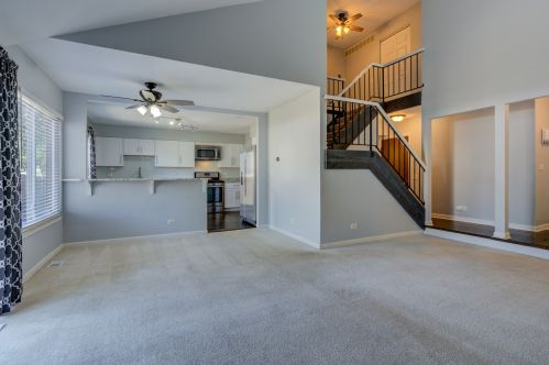 552 Alton Ct, Carol Stream IL  60188-9212 exterior