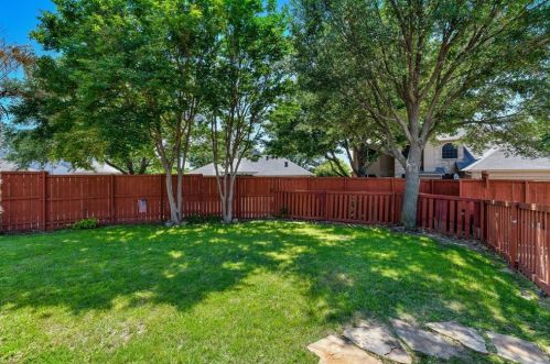 2311 Norwich Dr, Carrollton TX 75006-2632 exterior