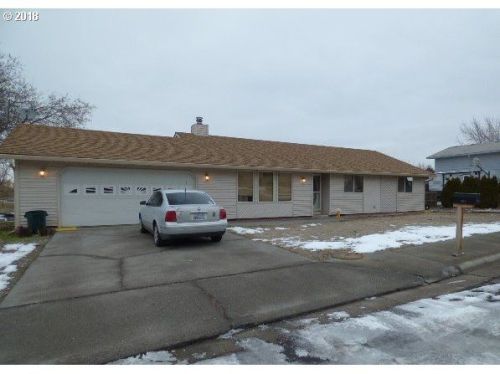 825 Tamarack Ave, Hermiston, OR 97838-2535