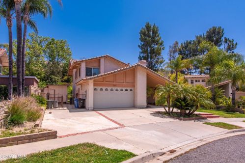 2824 Chippewa Ave, Simi Valley, CA 93063-2045