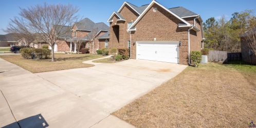 223 Charlotte Dr, Bonaire, GA 31005-4908