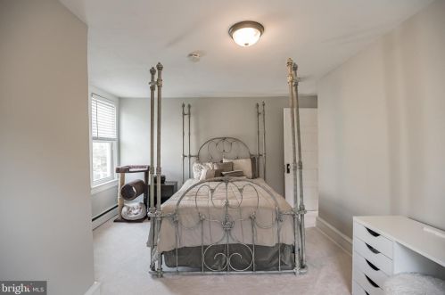 410 Lakeview Ave, Tavistock NJ 08033-1609 exterior