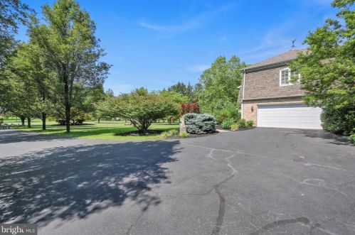 70 Kirmis Ct, York, PA 17315-2015