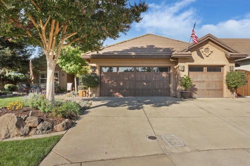 821 Golden Oak Dr, Lodi, CA 95242-2053