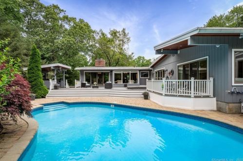 26 Grey Hollow Rd, Norwalk CT  06850-1305 exterior