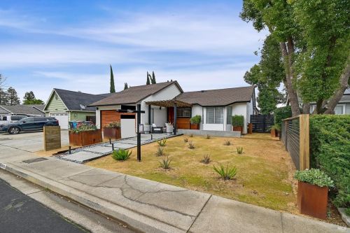 403 Temple Dr, Vacaville, CA 95687-5146
