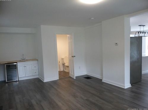 145 Brooksvale Rd, Cheshire CT  06410-3334 exterior